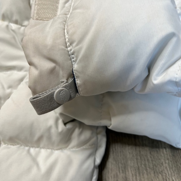 The North Face Women's 700 White Nuptse Goose Down Puffer Jacket Size XS $450 - Picture 16 of 16